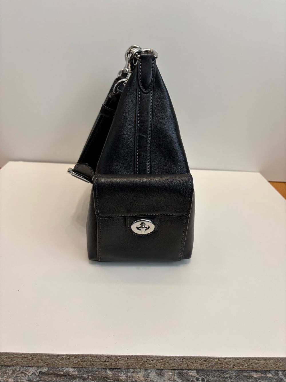 ✨Coach Pocket Juliet 30 - Black with Silver hardware - Like New condition✨ - Picture 3 of 7